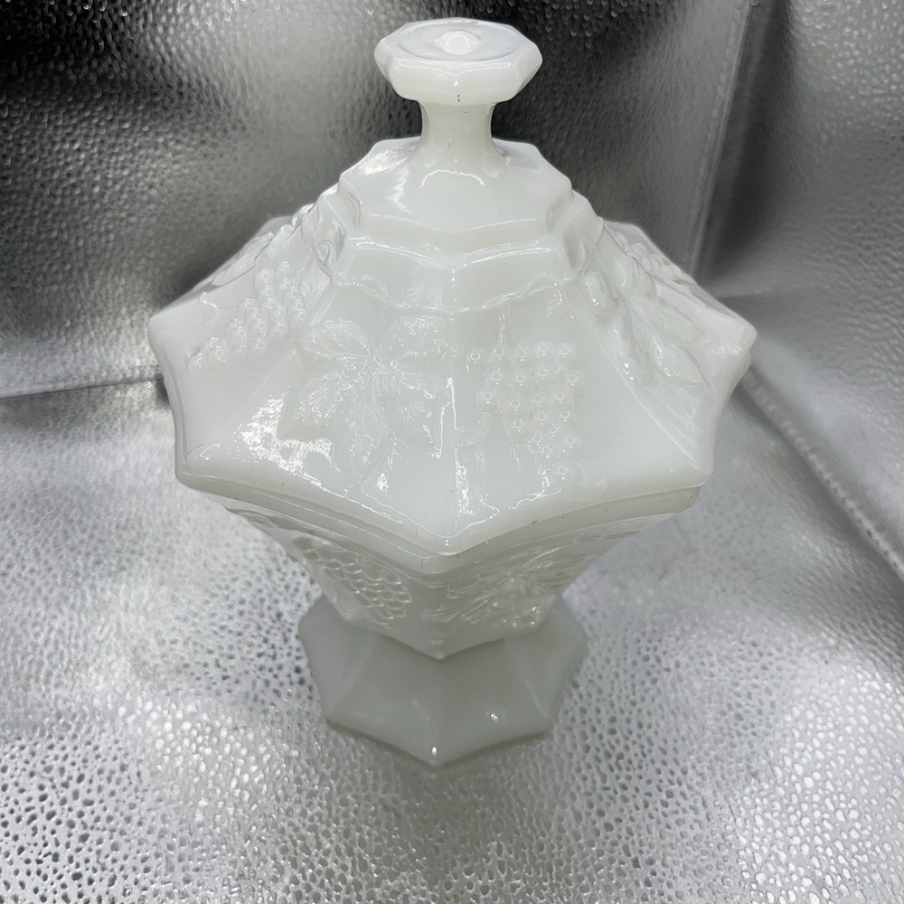 Vintage Anchor Hocking Fire King Milk Glass Candy Dish with Lid Grape Design - Picture 6 of 14